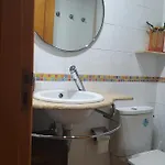 Con Pequeno Jardin En El Centro 아파트 *