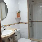 Con Pequeno Jardin En El Centro 아파트