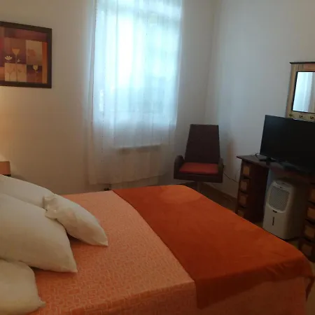 Apartment Con Pequeno Jardin En El Centro