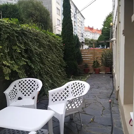 Con Pequeno Jardin En El Centro Ferrol