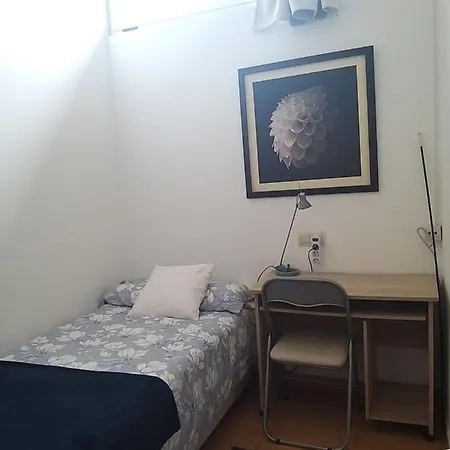 Con Pequeno Jardin En El Centro Appartement