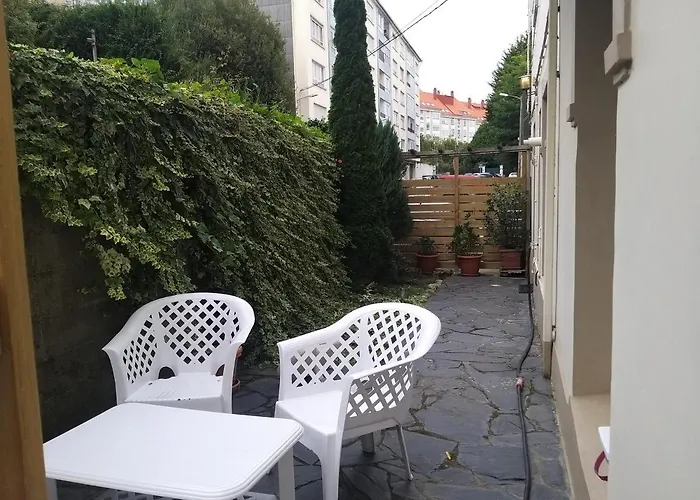 Con Pequeno Jardin En El Centro Ferrol