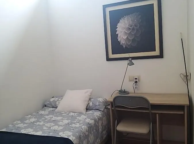Con Pequeno Jardin En El Centro 아파트