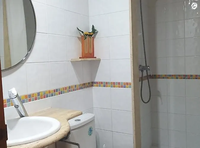 Con Pequeno Jardin En El Centro 아파트